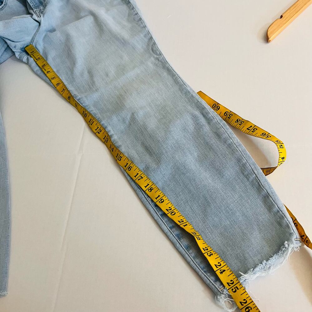 Levi’s Distressed High Waisted Mom Jeans Size 30 - Picture 9 of 10
